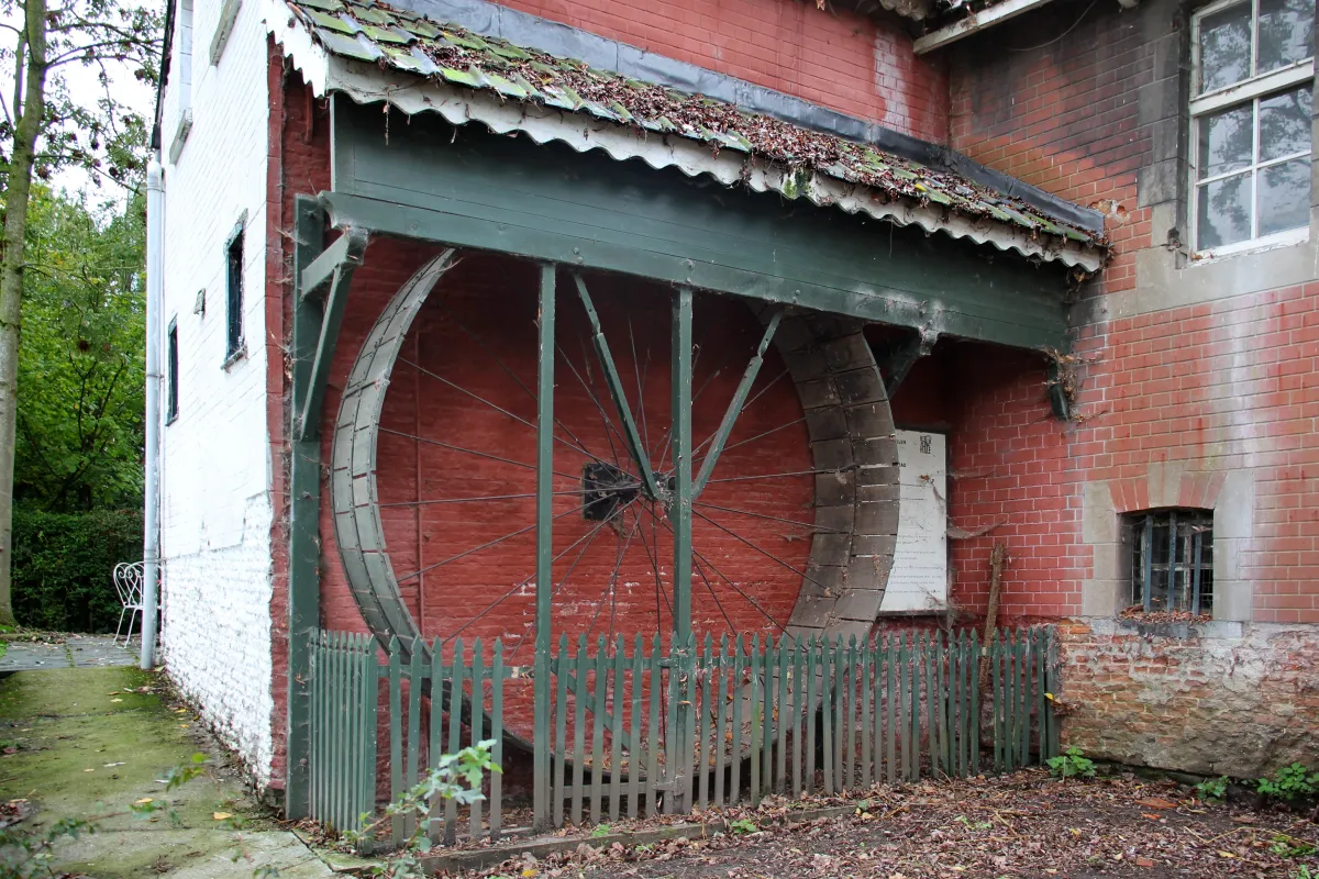Hondenmolen van 't Hof van Heule of Heerlijkheid van Heule